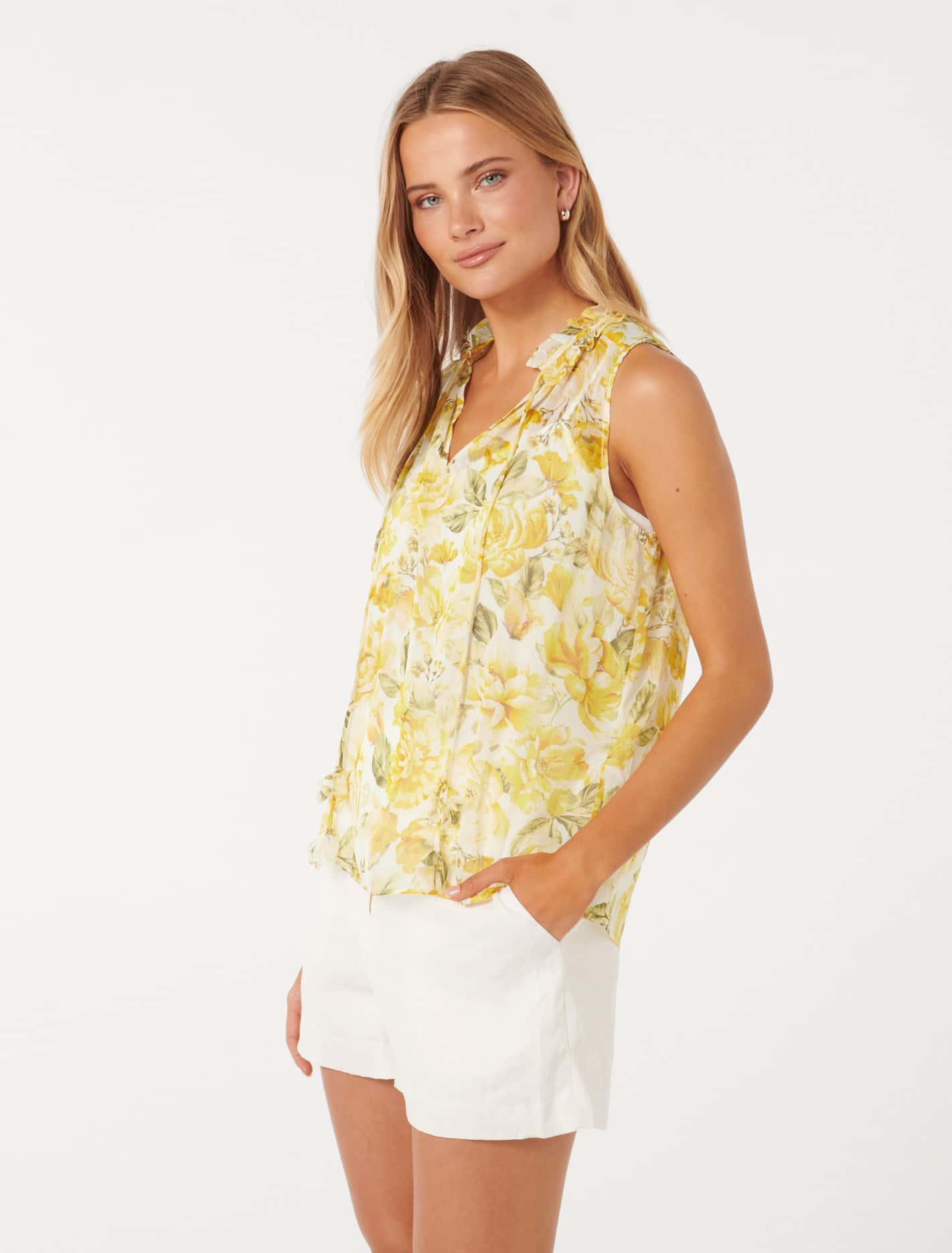 Ellis Sleeveless Tassel Blouse